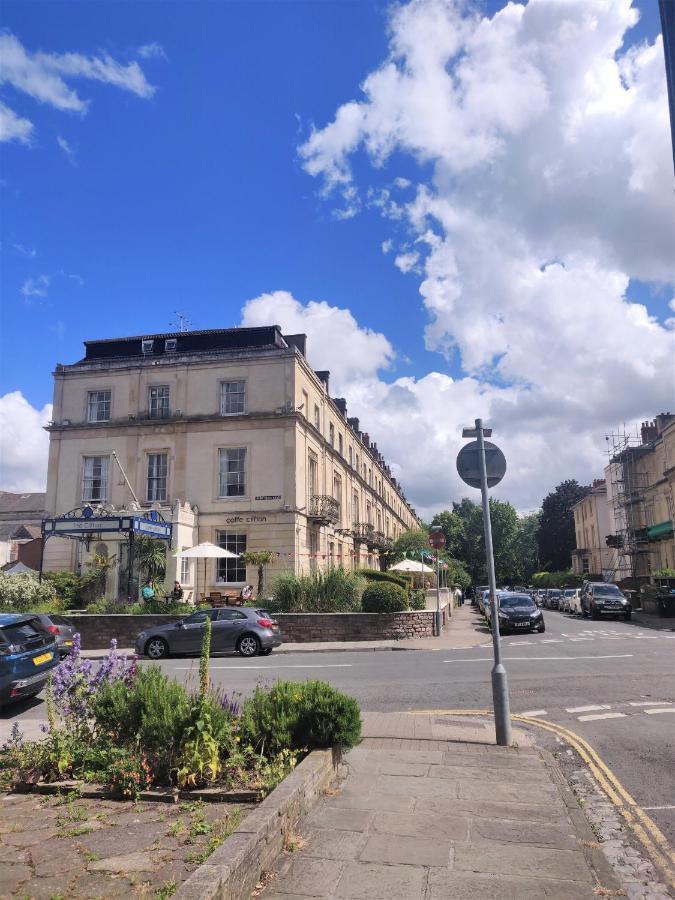 Apartment Westbourne Place - By Clifton Short Lets