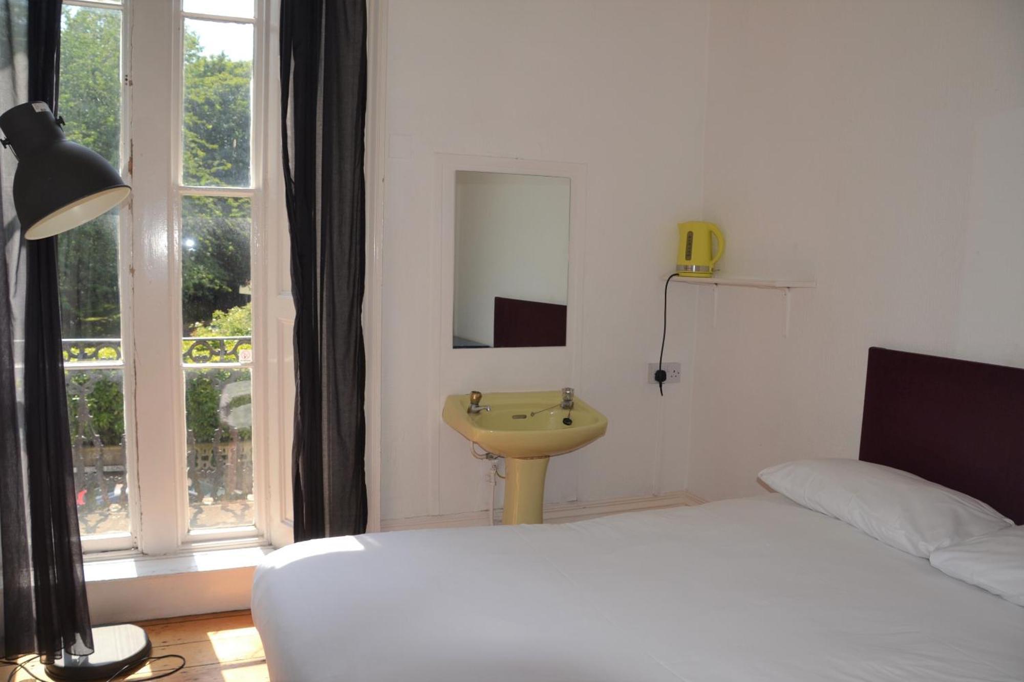 Westbourne Place - By Clifton Short Lets