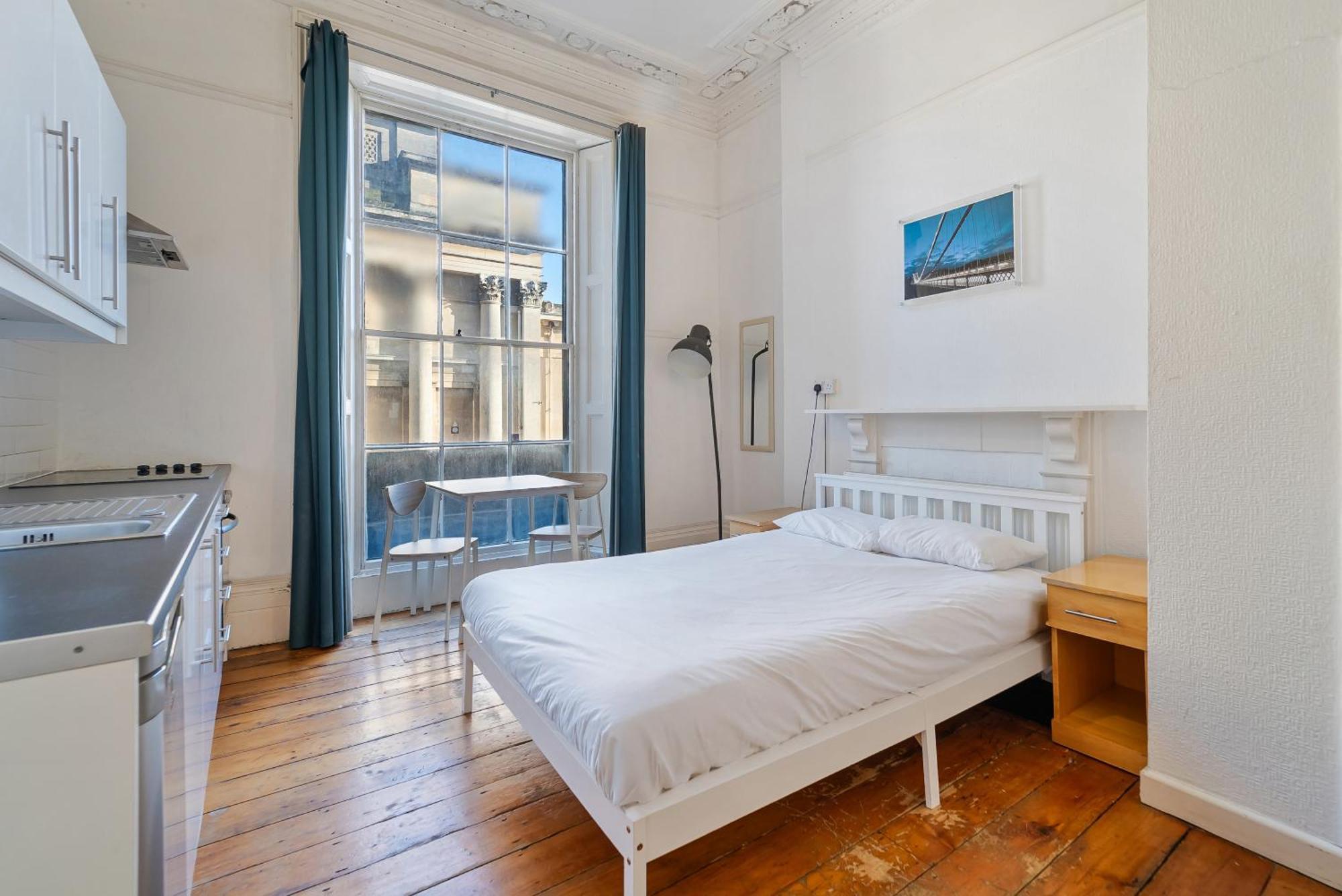 Westbourne Place - By Clifton Short Lets Apartment