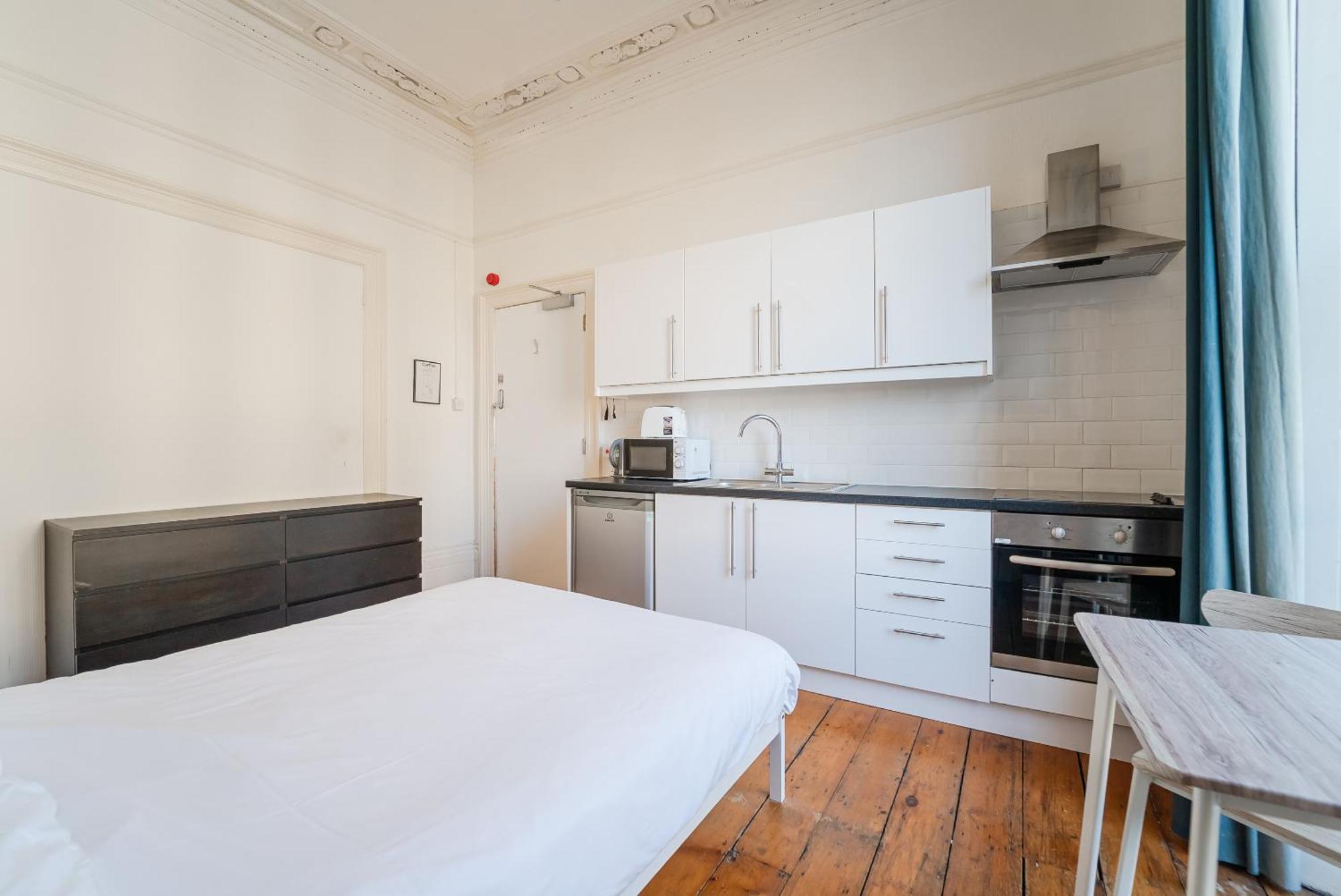 Apartment Westbourne Place - By Clifton Short Lets